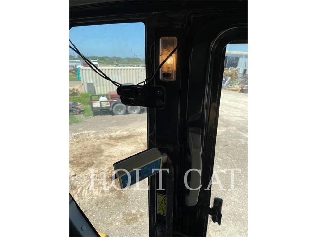 CAT 374FL Paletli ekskavatörler