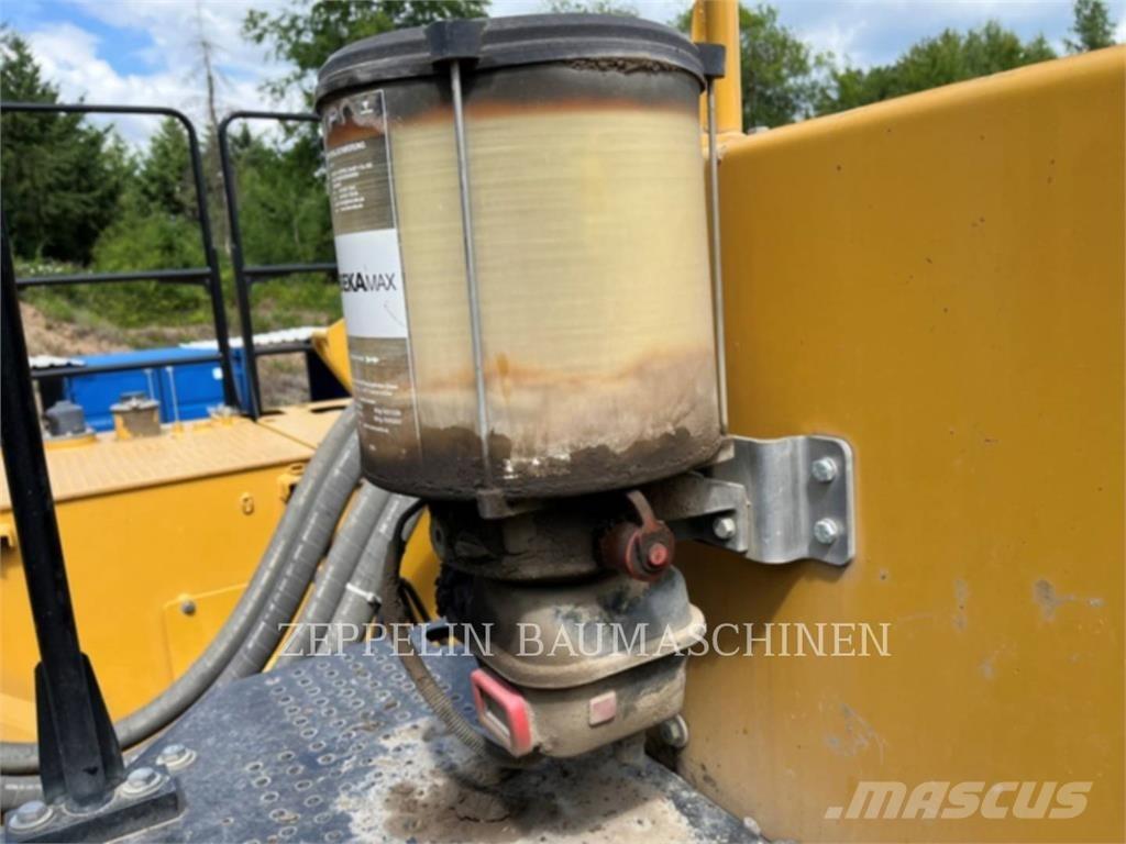 CAT 374FL Paletli ekskavatörler