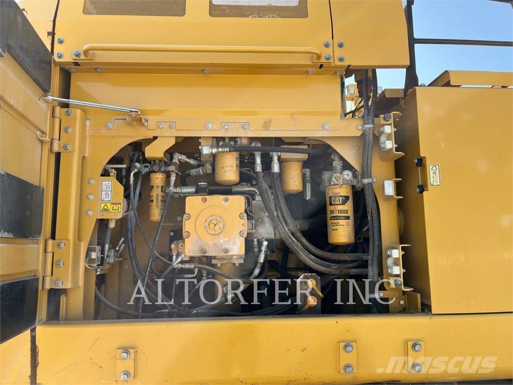 CAT 374FL Paletli ekskavatörler
