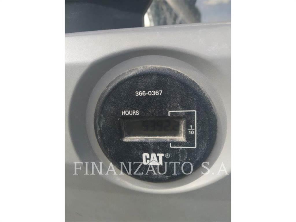 CAT 390F Paletli ekskavatörler