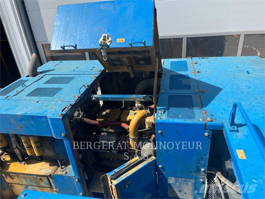 CAT 390F Paletli ekskavatörler