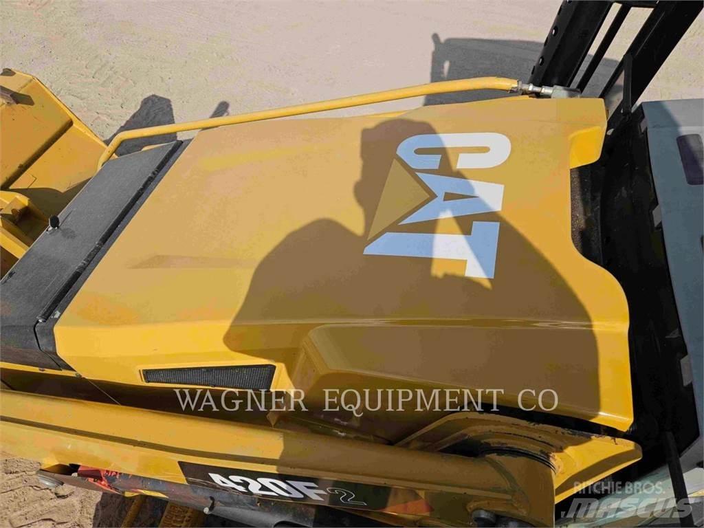 CAT 420F2ST Kazıcı yükleyiciler - beko loder
