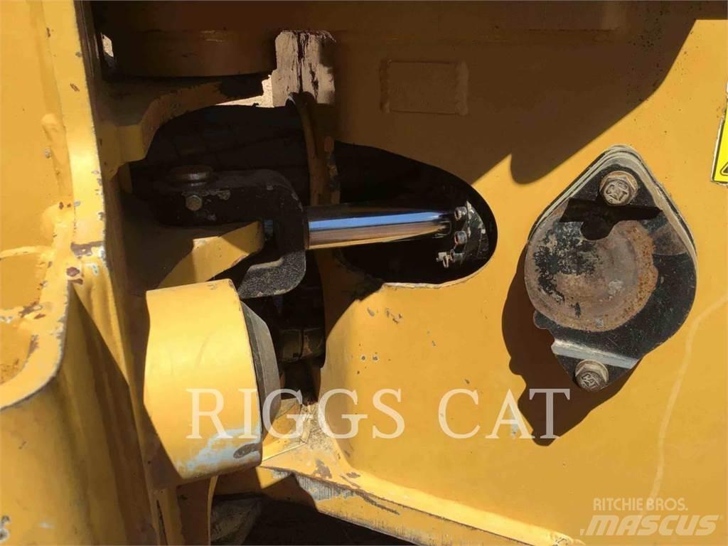 CAT 563C Ağaç kesici istifleyiciler