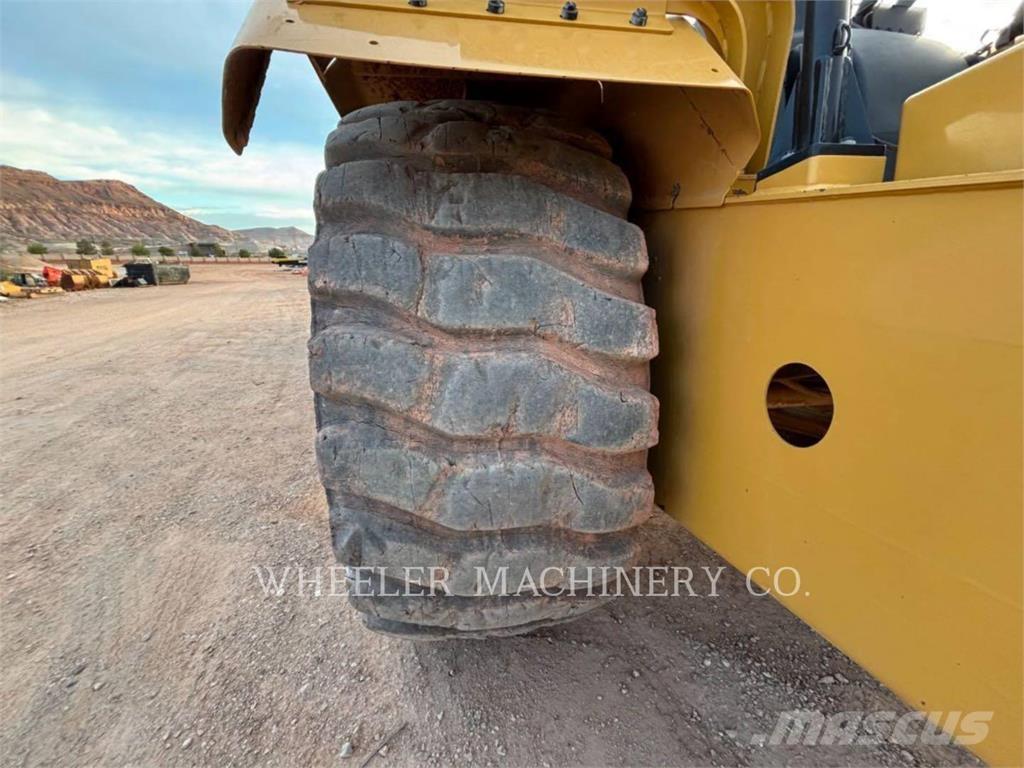 CAT 621K Skreyperler