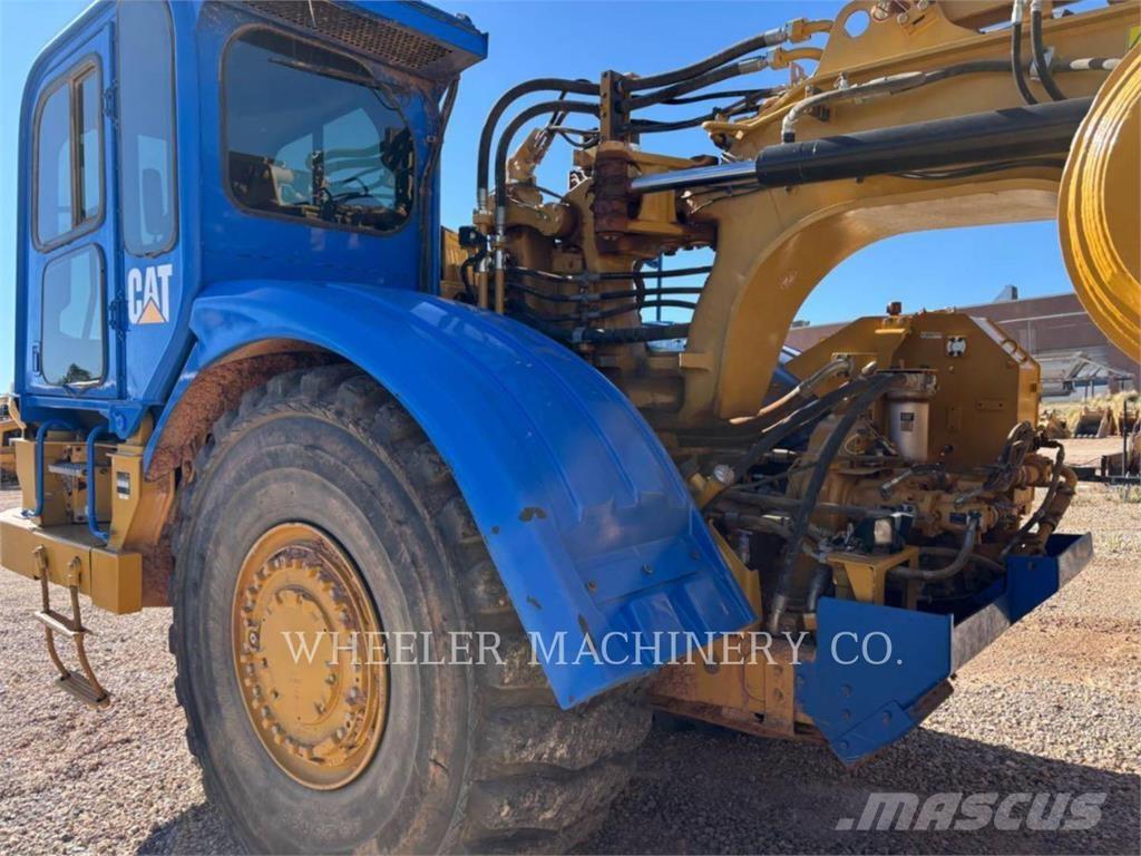 CAT 621K Skreyperler