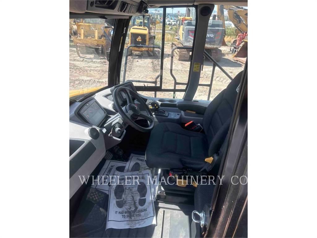 CAT 725 Belden kirma kaya kamyonu