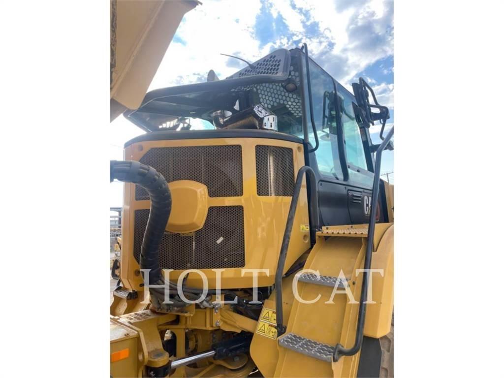 CAT 725 Belden kirma kaya kamyonu