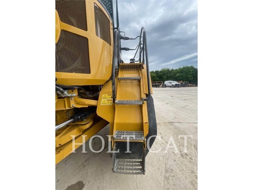 CAT 725 Belden kirma kaya kamyonu