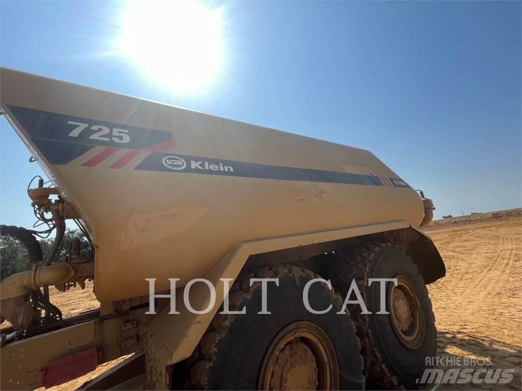 CAT 725 Belden kirma kaya kamyonu