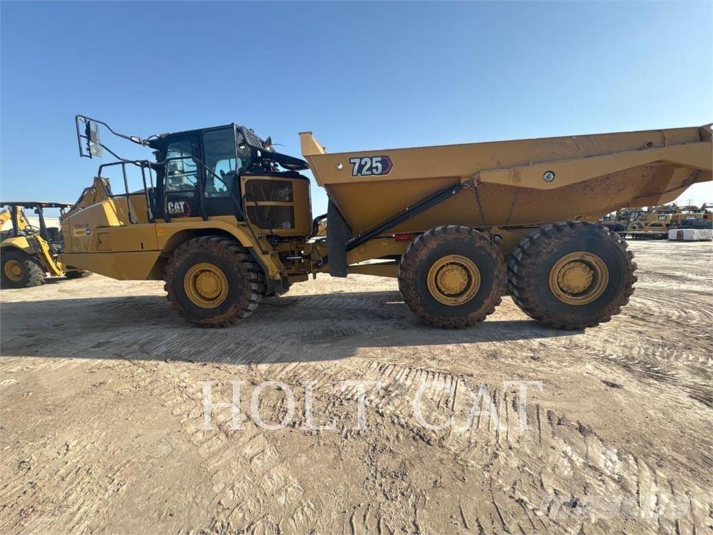 CAT 725 Belden kirma kaya kamyonu