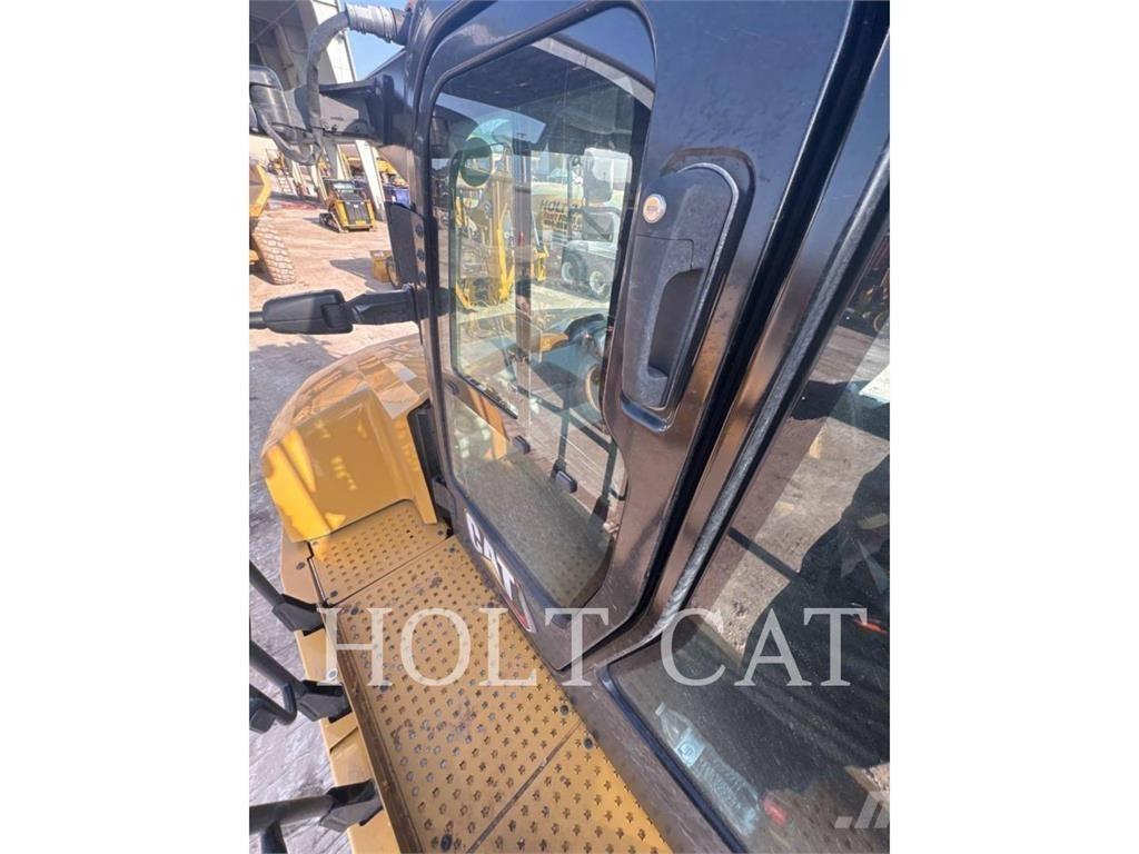 CAT 725 Belden kirma kaya kamyonu