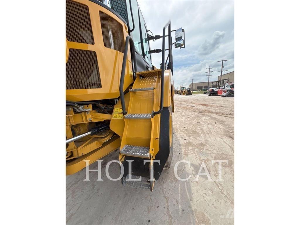 CAT 725 Belden kirma kaya kamyonu