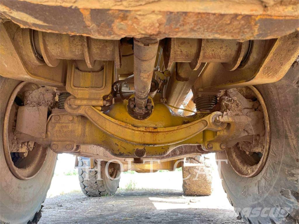 CAT 725 Belden kirma kaya kamyonu