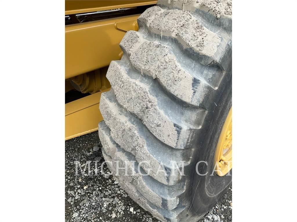 CAT 725 T Belden kirma kaya kamyonu