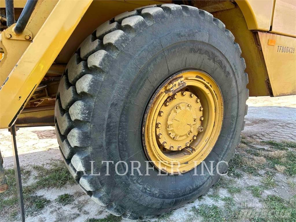 CAT 725C Belden kirma kaya kamyonu