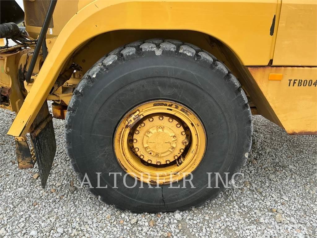 CAT 725C Belden kirma kaya kamyonu