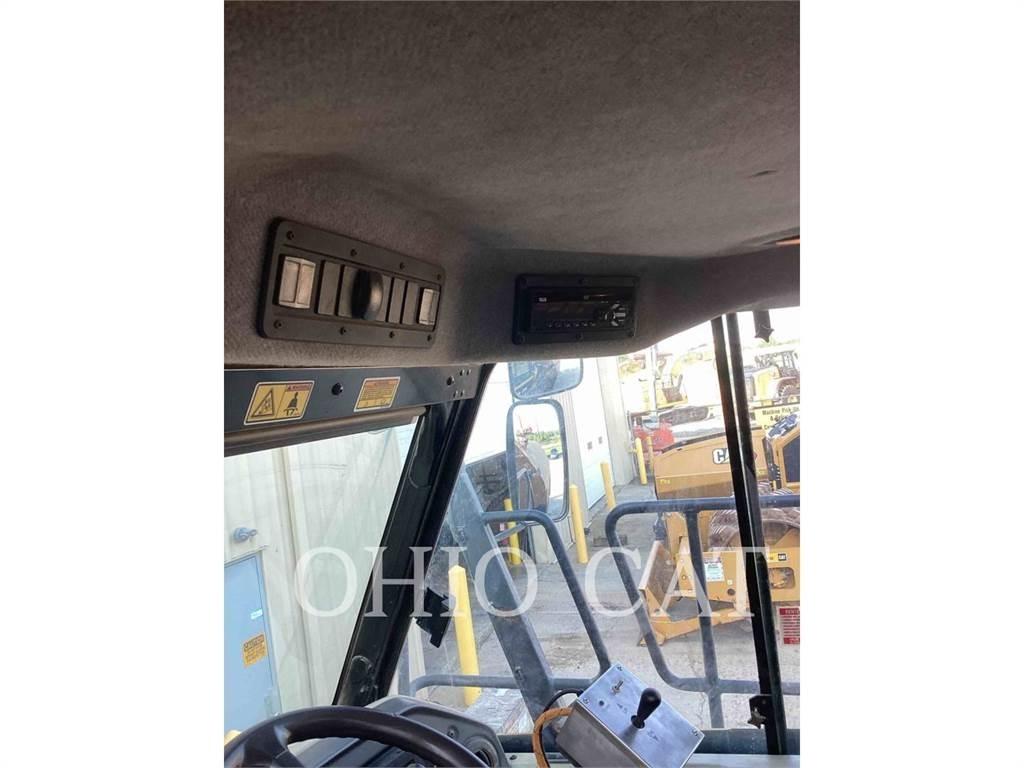 CAT 725C Belden kirma kaya kamyonu