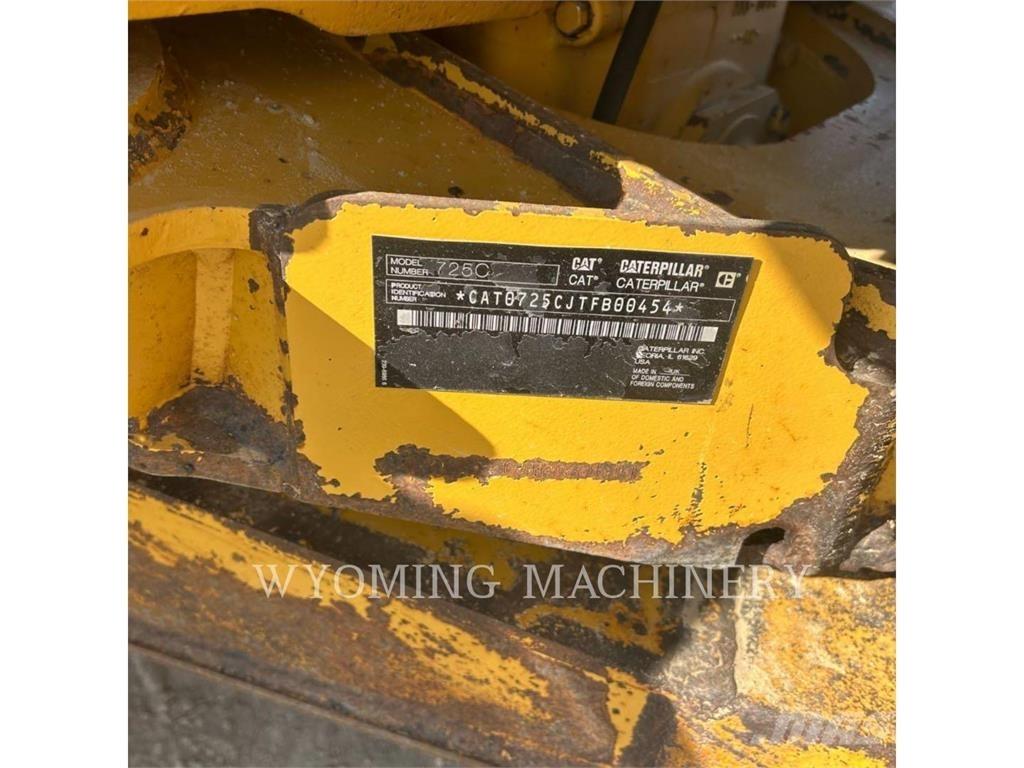 CAT 725C Belden kirma kaya kamyonu