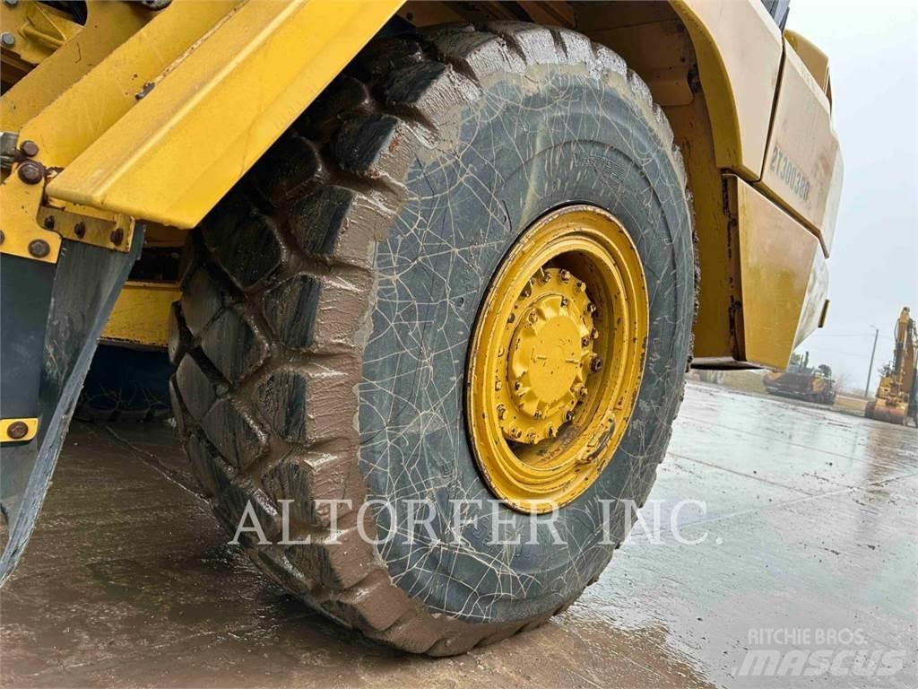 CAT 725C2 Belden kirma kaya kamyonu