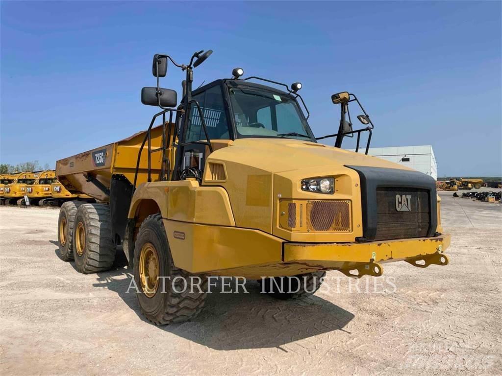 CAT 725C2 Belden kirma kaya kamyonu