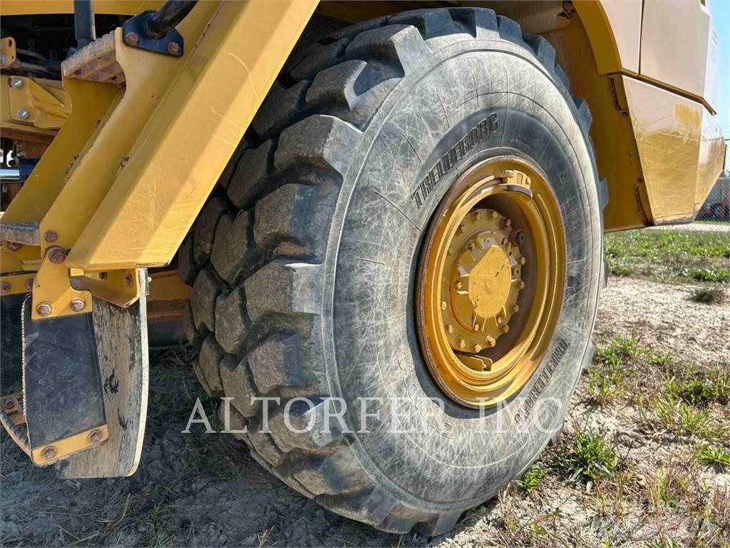 CAT 725C2 Belden kirma kaya kamyonu