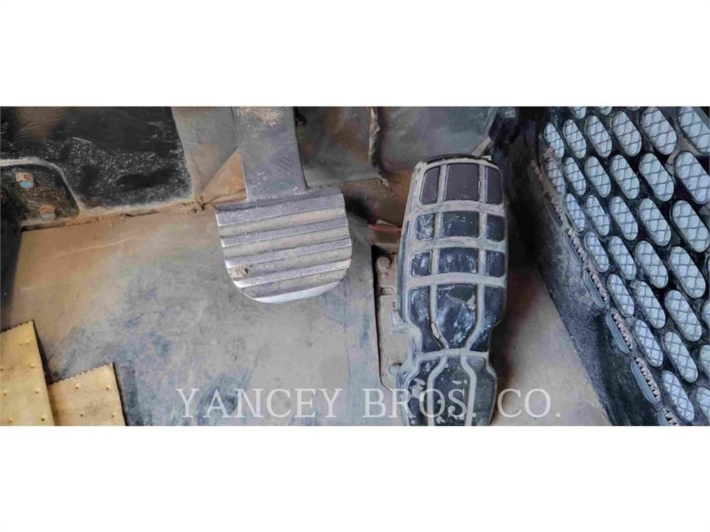 CAT 725C2 Belden kirma kaya kamyonu