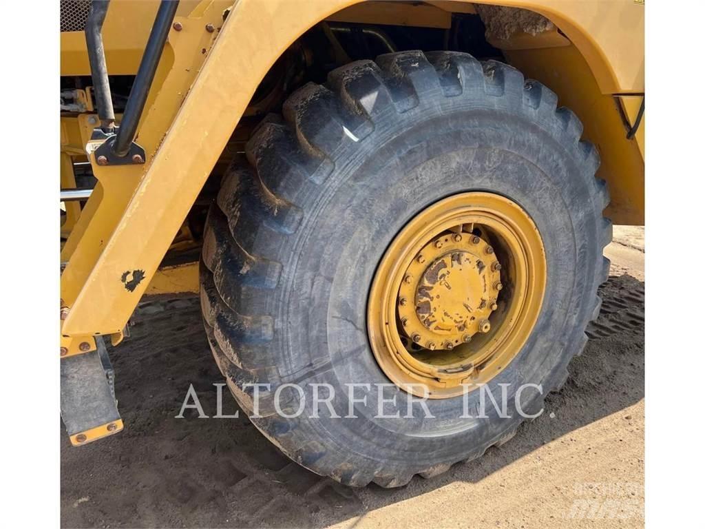 CAT 725C2 Belden kirma kaya kamyonu