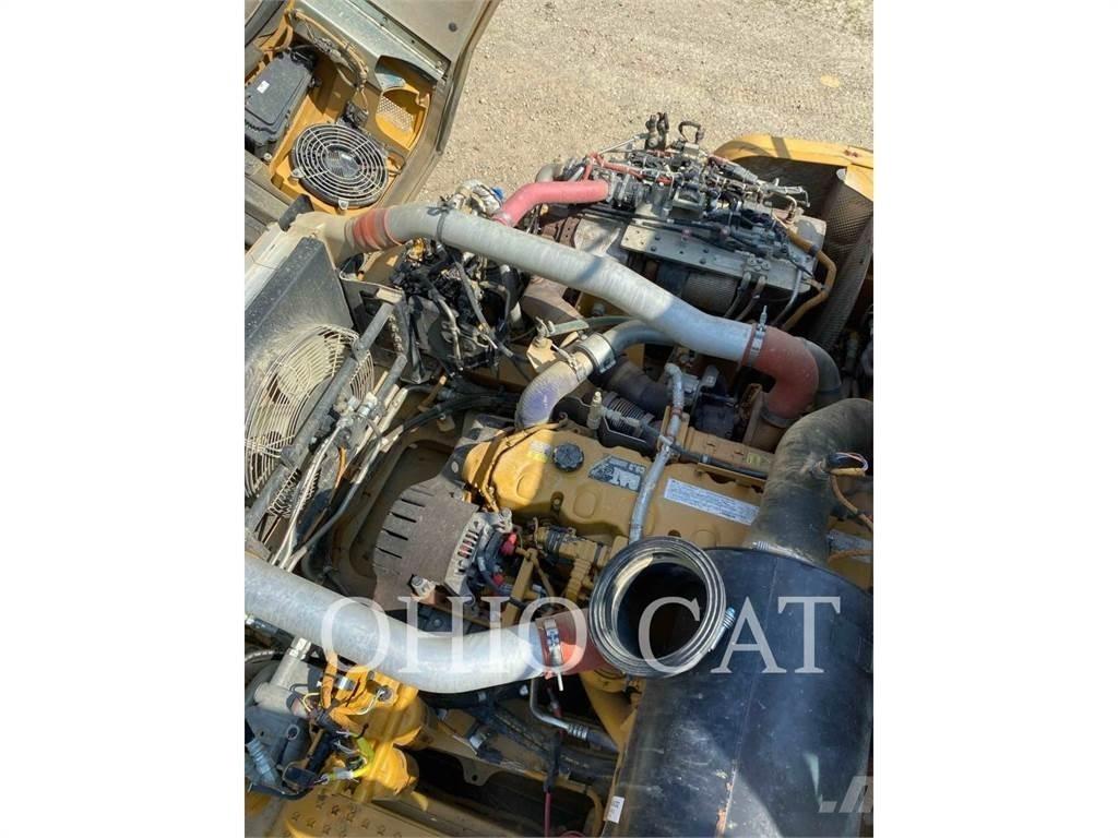 CAT 725C2 Belden kirma kaya kamyonu