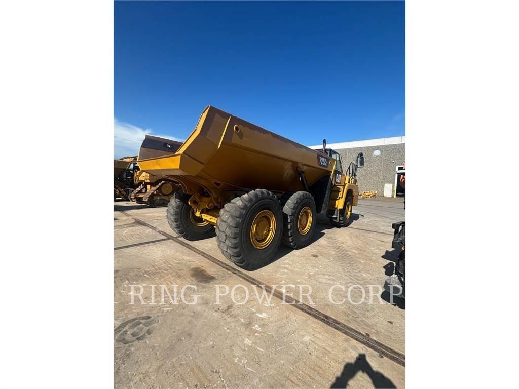 CAT 725C2TG Belden kirma kaya kamyonu