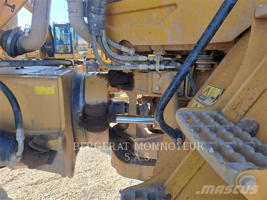 CAT 730 Belden kirma kaya kamyonu