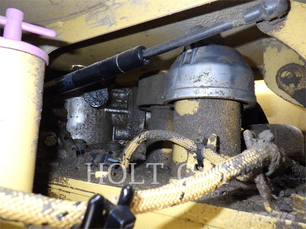 CAT 735 Belden kirma kaya kamyonu