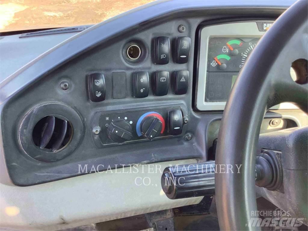 CAT 735C Belden kirma kaya kamyonu