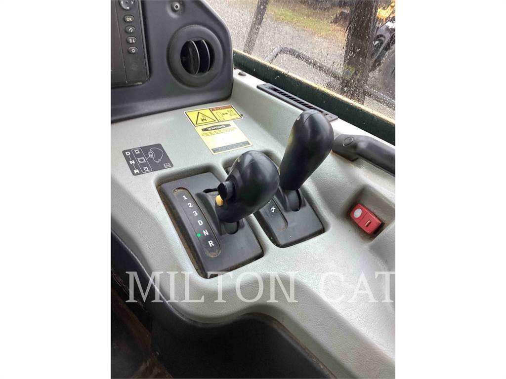 CAT 735C Belden kirma kaya kamyonu