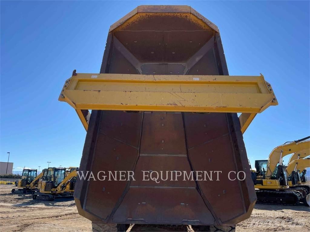 CAT 735C Belden kirma kaya kamyonu