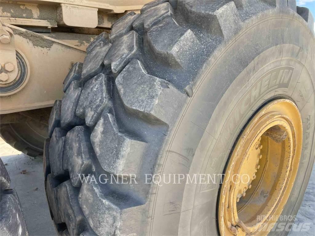 CAT 740 Belden kirma kaya kamyonu