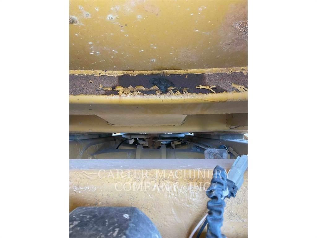 CAT 740 Belden kirma kaya kamyonu