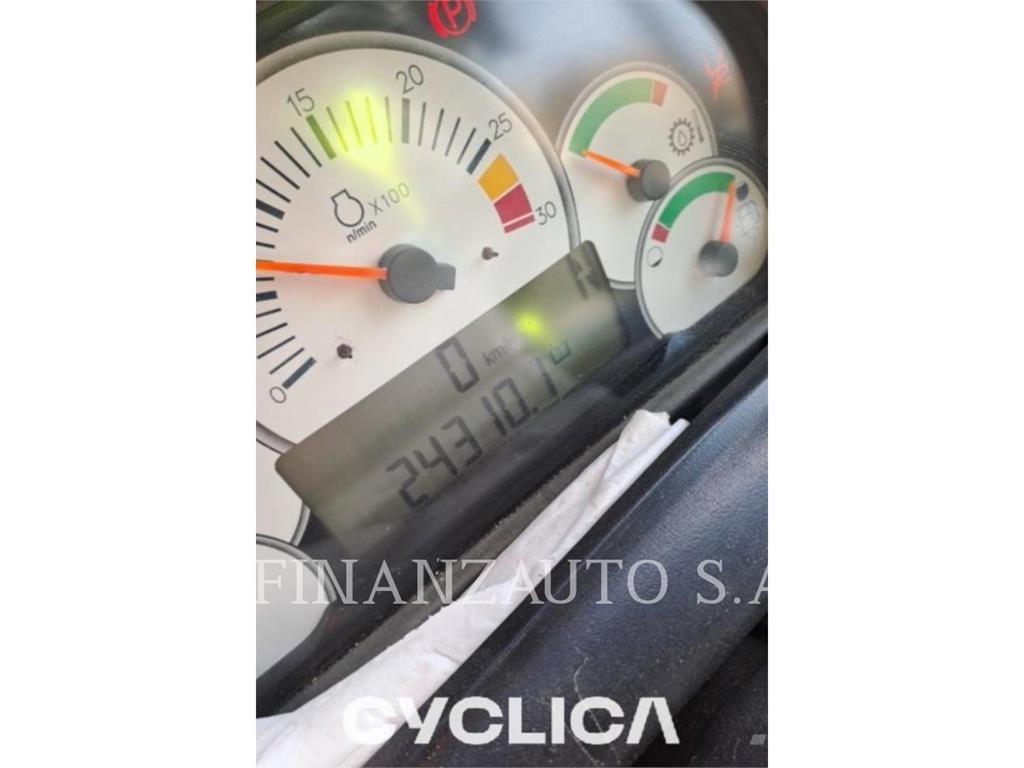 CAT 740 Belden kirma kaya kamyonu