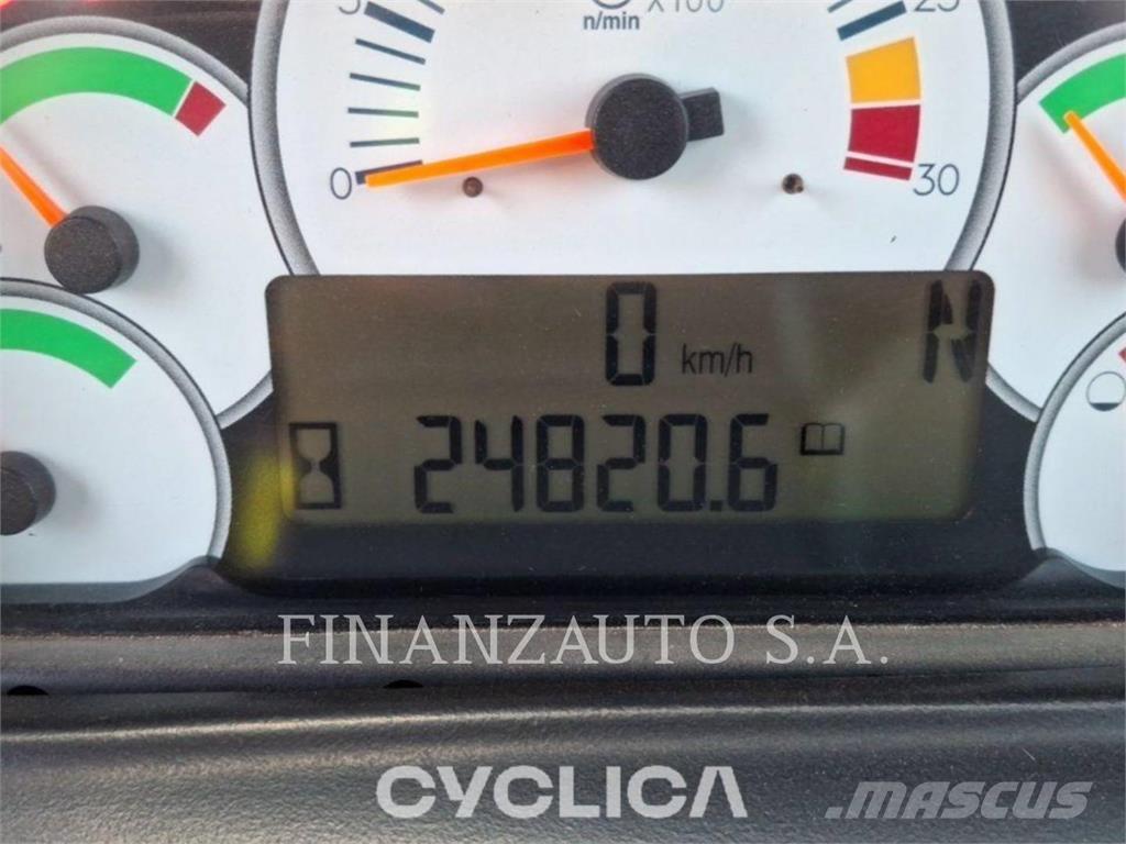 CAT 740 Belden kirma kaya kamyonu