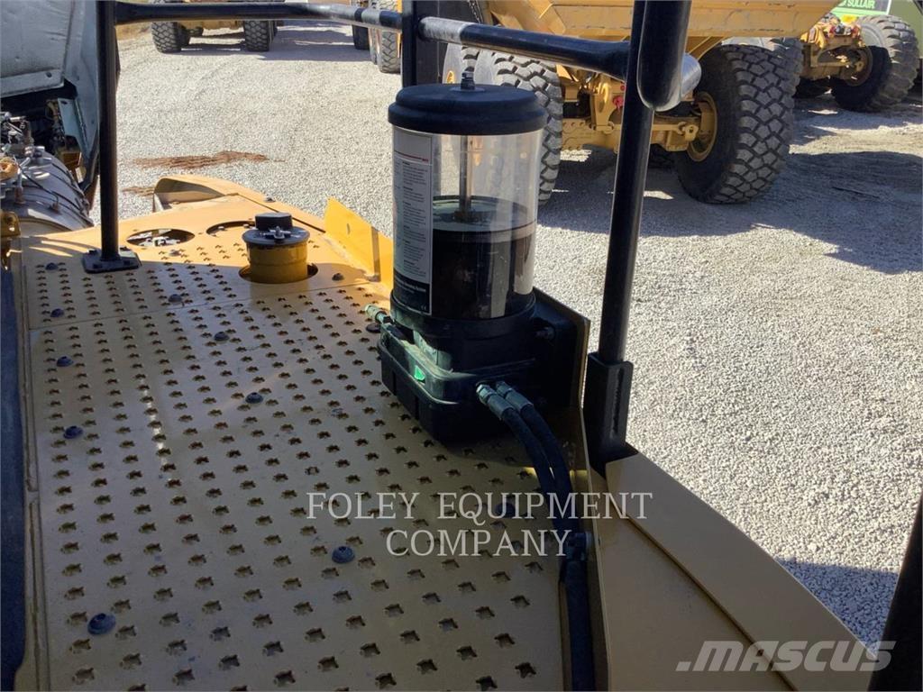 CAT 74004GC Belden kirma kaya kamyonu