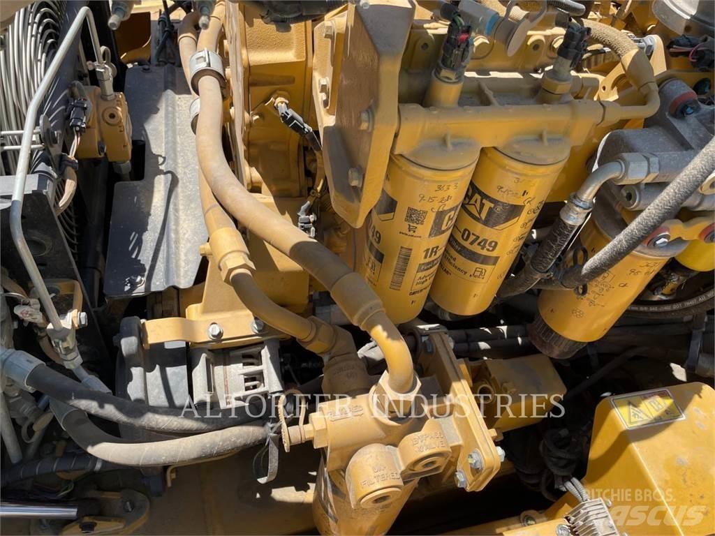 CAT 740B Belden kirma kaya kamyonu