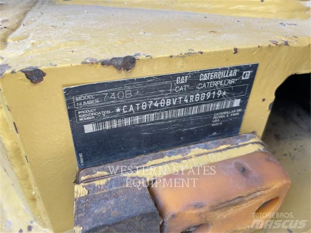 CAT 740B Belden kirma kaya kamyonu
