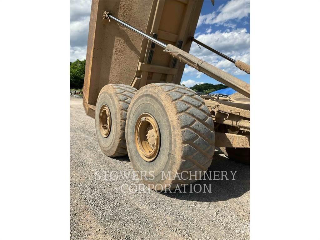 CAT 740B Belden kirma kaya kamyonu