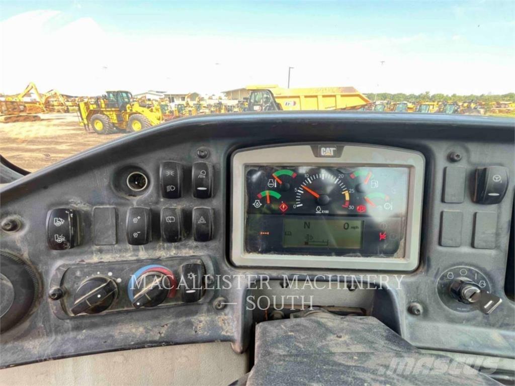 CAT 740B Belden kirma kaya kamyonu