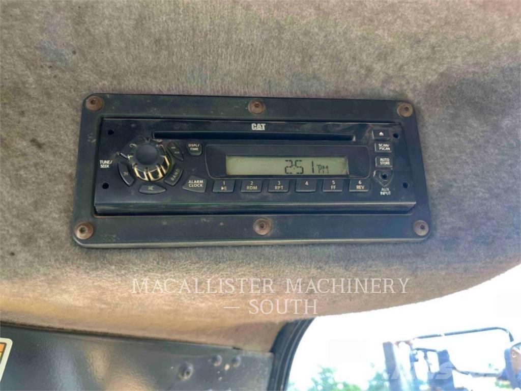 CAT 740B Belden kirma kaya kamyonu
