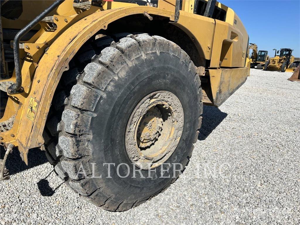 CAT 740B Belden kirma kaya kamyonu