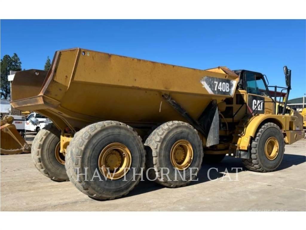CAT 740B Belden kirma kaya kamyonu