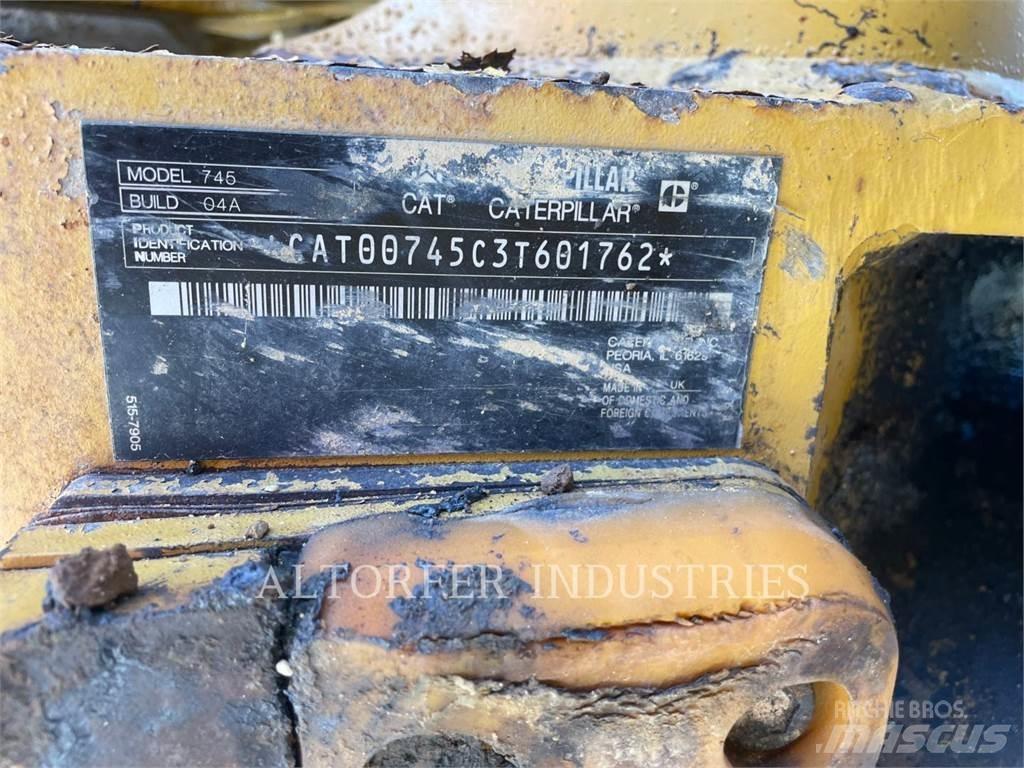 CAT 745 Belden kirma kaya kamyonu