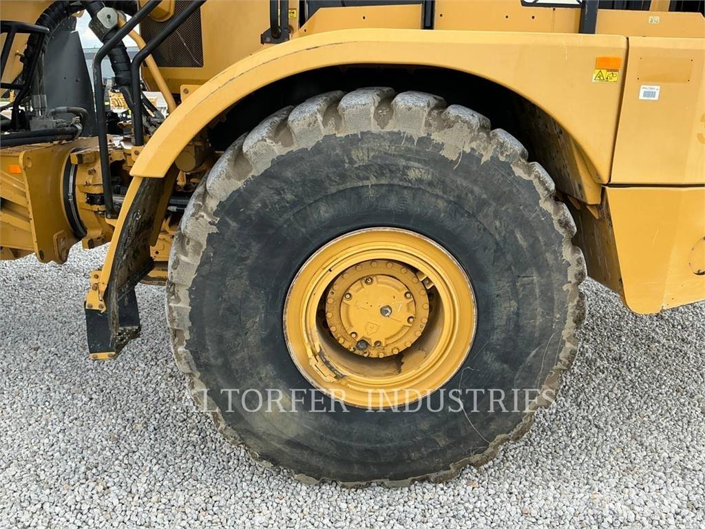 CAT 745 Belden kirma kaya kamyonu