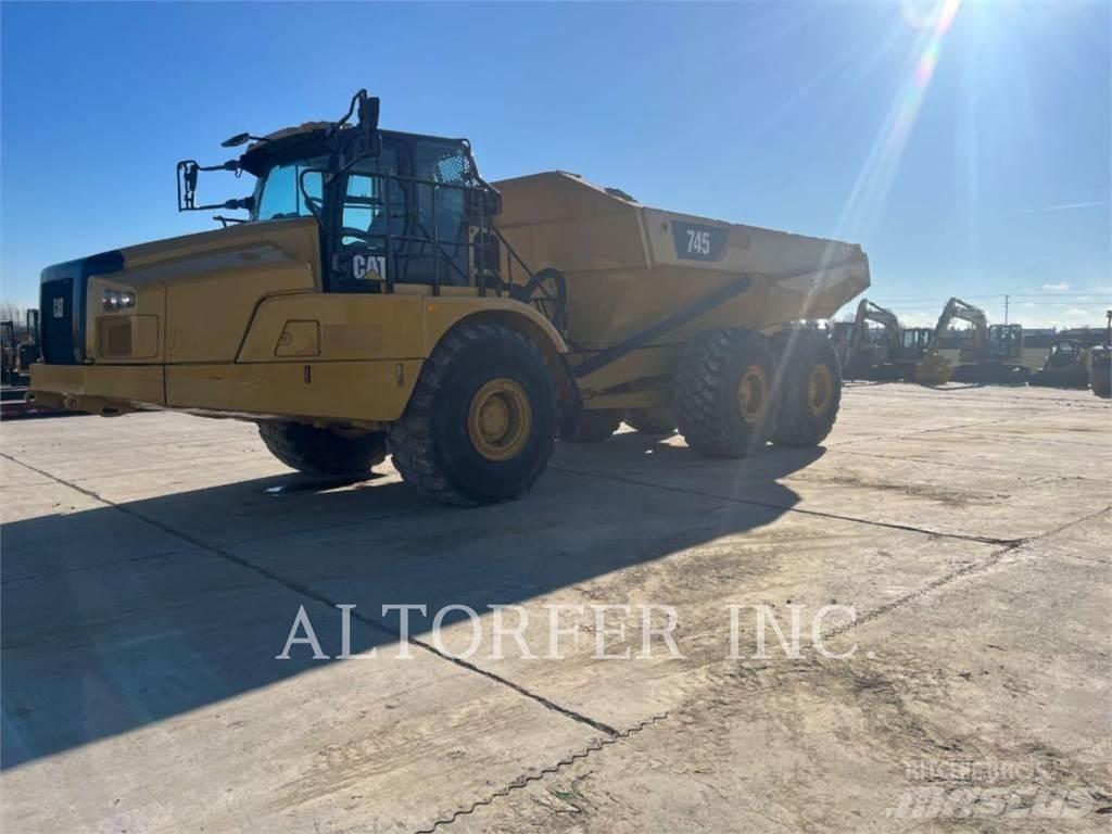 CAT 745 Belden kirma kaya kamyonu