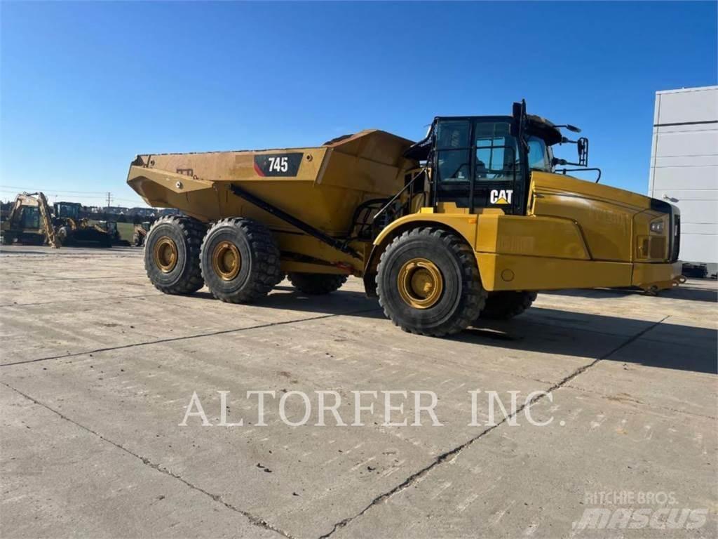CAT 745 Belden kirma kaya kamyonu